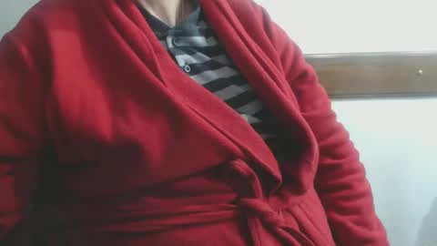 Snapshot of capitanfuturo44 chatting on December 6, 2:06 pm Cinzia ex regina online show from December 6, 2:06 pm