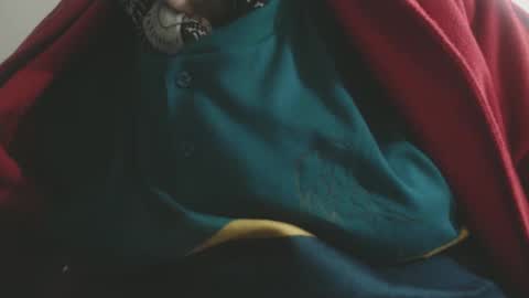 Snapshot of capitanfuturo44 chatting on December 15, 8:04 pm Cinzia ex regina online show from December 15, 8:04 pm