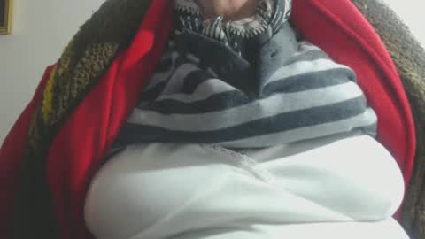 Snapshot of capitanfuturo44 chatting on February 16, 8:22 pm Cinzia ex regina online show from February 16, 8:22 pm