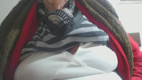 Snapshot of capitanfuturo44 chatting on February 19, 9:50 am Cinzia ex regina online show from February 19, 9:50 am