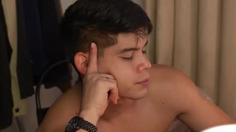 Snapshot of capizzi_ chatting on December 3, 2:25 am David Capizzi online show from December 3, 2:25 am