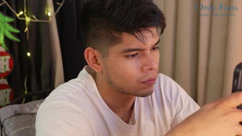 Snapshot of capizzi_ chatting on December 12, 3:10 am David Capizzi online show from December 12, 3:10 am