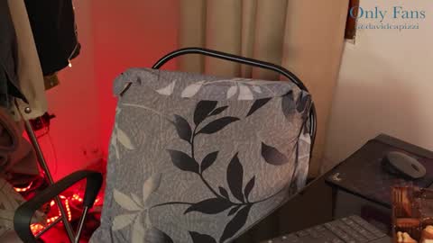 Snapshot of capizzi_ chatting on December 13, 4:43 am David Capizzi online show from December 13, 4:43 am