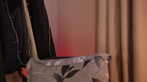 Snapshot of capizzi_ chatting on December 22, 2:49 am David Capizzi online show from December 22, 2:49 am