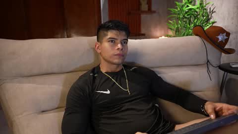 Snapshot of capizzi_ chatting on October 23, 4:56 am David Capizzi online show from October 23, 4:56 am