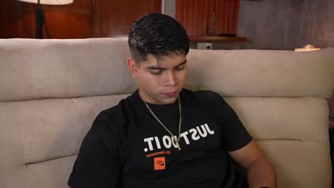 Snapshot of capizzi_ chatting on January 13, 3:23 am David Capizzi online show from January 13, 3:23 am