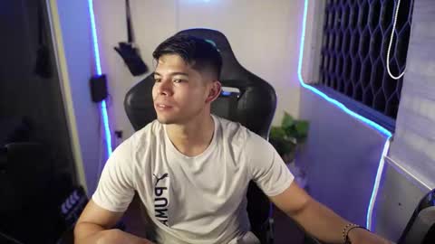 Snapshot of capizzi_ chatting on March 15, 4:07 am David Capizzi online show from March 15, 4:07 am