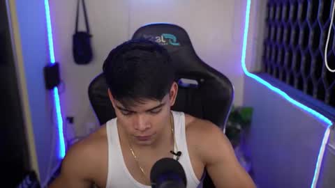 Snapshot of capizzi_ chatting on March 16, 4:51 am David Capizzi online show from March 16, 4:51 am