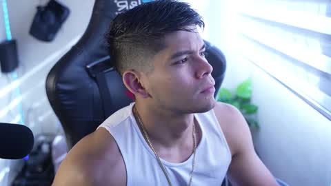 Snapshot of capizzi_ chatting on March 29, 8:53 pm David Capizzi online show from March 29, 8:53 pm