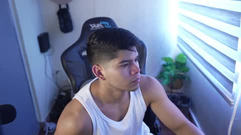 Snapshot of capizzi_ chatting on April 4, 5:54 pm David Capizzi online show from April 4, 5:54 pm