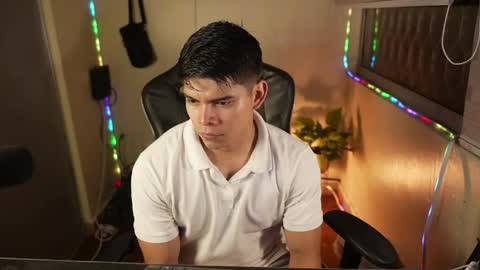 Snapshot of capizzi_ chatting on April 7, 3:18 am David Capizzi online show from April 7, 3:18 am