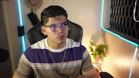 Snapshot of capizzi_ chatting on April 14, 3:01 am David Capizzi online show from April 14, 3:01 am