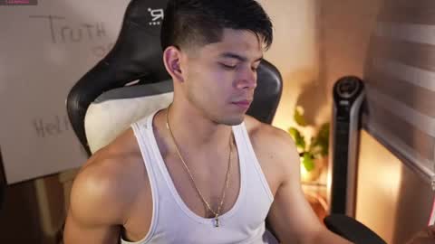 Snapshot of capizzi_ chatting on April 16, 2:45 am David Capizzi online show from April 16, 2:45 am