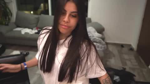 Snapshot of capriciousqueen chatting on September 15, 2:00 am Miyah online show from September 15, 2:00 am