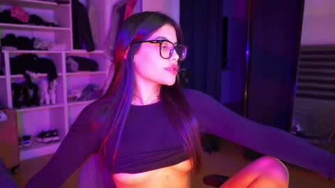 Snapshot of capriciousqueen chatting on October 7, 2:42 am Miyah online show from October 7, 2:42 am