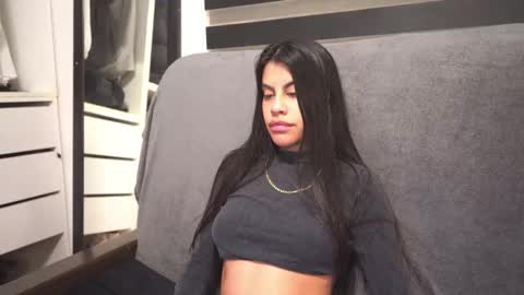 Snapshot of capriciousqueen chatting on December 22, 4:31 am Miyah online show from December 22, 4:31 am