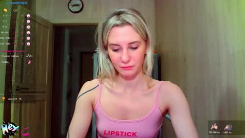 Snapshot of caramel_pie_ chatting on December 19, 9:44 pm caramel online show from December 19, 9:44 pm