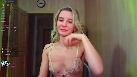 Snapshot of caramel_pie_ chatting on January 13, 2:06 am caramel online show from January 13, 2:06 am