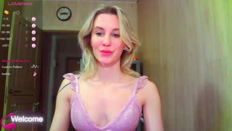 Snapshot of caramel_pie_ chatting on February 1, 8:40 pm caramel online show from February 1, 8:40 pm