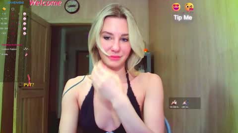 Snapshot of caramel_pie_ chatting on February 6, 9:29 pm caramel online show from February 6, 9:29 pm