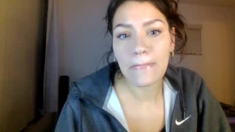 caramelmami26 online show from January 8, 2:35 am