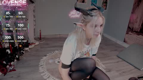 NONA    follow online show from October 27, 5:55 am