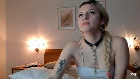 caressyourself online show from January 12, 5:22 pm