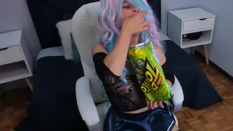 Snapshot of carinasommers chatting on November 3, 2:13 am CARINA  online show from November 3, 2:13 am