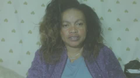Snapshot of carinesexy69 chatting on June 13, 2:37 pm carinesexy69 online show from June 13, 2:37 pm