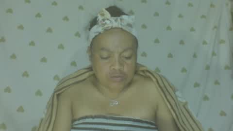 Snapshot of carinesexy69 chatting on June 24, 6:40 pm carinesexy69 online show from June 24, 6:40 pm