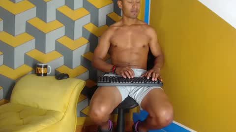 carl_jhonson1 online show from December 9, 3:11 pm