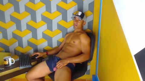 carl_jhonson1 online show from December 11, 9:52 am