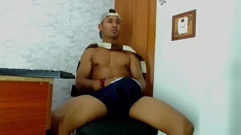 carl_jhonson1 online show from December 23, 4:17 pm