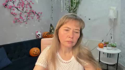 Carla Vogue online show from November 1, 3:30 am