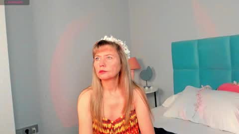 Carla Vogue online show from November 9, 3:38 am