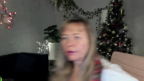 Carla Vogue online show from December 5, 10:57 am