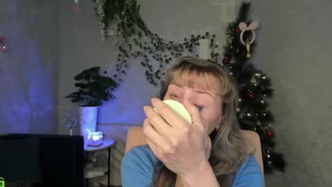 Carla Vogue online show from December 14, 2:50 am