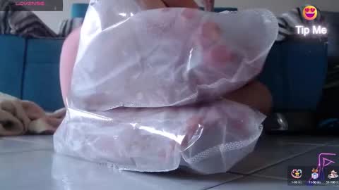 carlajames_1 online show from March 3, 9:37 pm