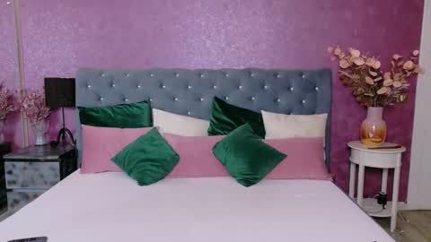 carlareys online show from March 25, 7:03 am