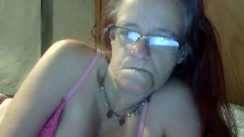 carleeswoman08 online show from April 14, 12:11 pm