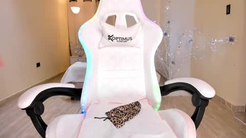 Alejandra online show from December 15, 2:30 am