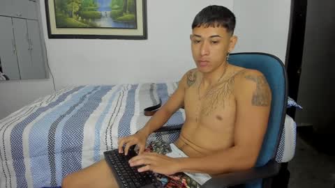 Snapshot of carlitosex09 chatting on December 27, 2:22 pm master online show from December 27, 2:22 pm