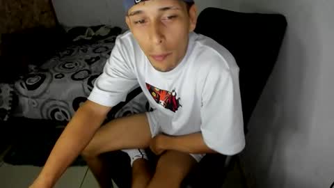 Snapshot of carlossmi01 chatting on October 13, 2:44 am carlossmi01 online show from October 13, 2:44 am