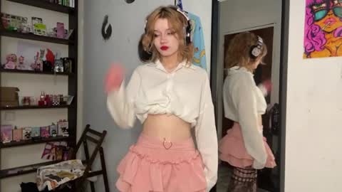 Elina online show from May 31, 9:05 pm