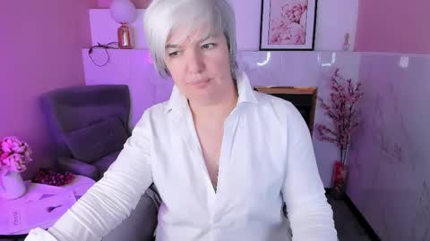 Carmen online show from April 11, 7:45 am