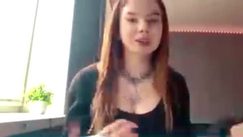 Snapshot of carmenthompson chatting on February 21, 10:27 am carmenthompson online show from February 21, 10:27 am