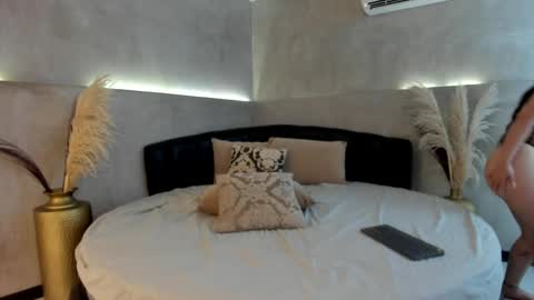 Carolina   online show from April 4, 2:47 pm