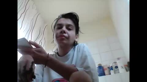 Snapshot of caroisback chatting on October 28, 7:34 am caroisback online show from October 28, 7:34 am