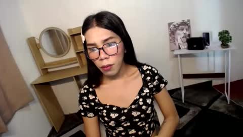 Snapshot of carol_linaxxx chatting on December 11, 3:56 am Carolina online show from December 11, 3:56 am