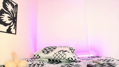 Snapshot of carolina_baire chatting on April 13, 12:43 pm carolina baire online show from April 13, 12:43 pm